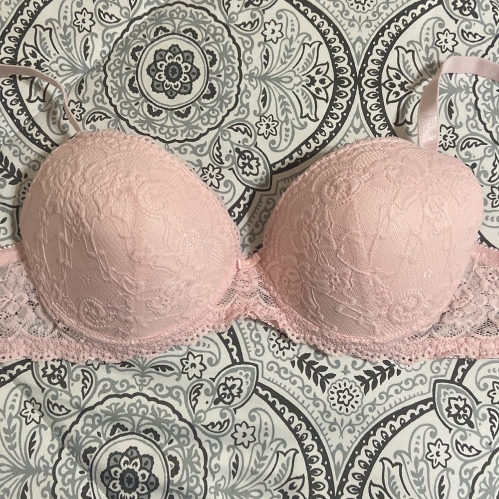 Lightly used, light pink, underwire, pushup lace bra from Smart & Sexy. Size 38C